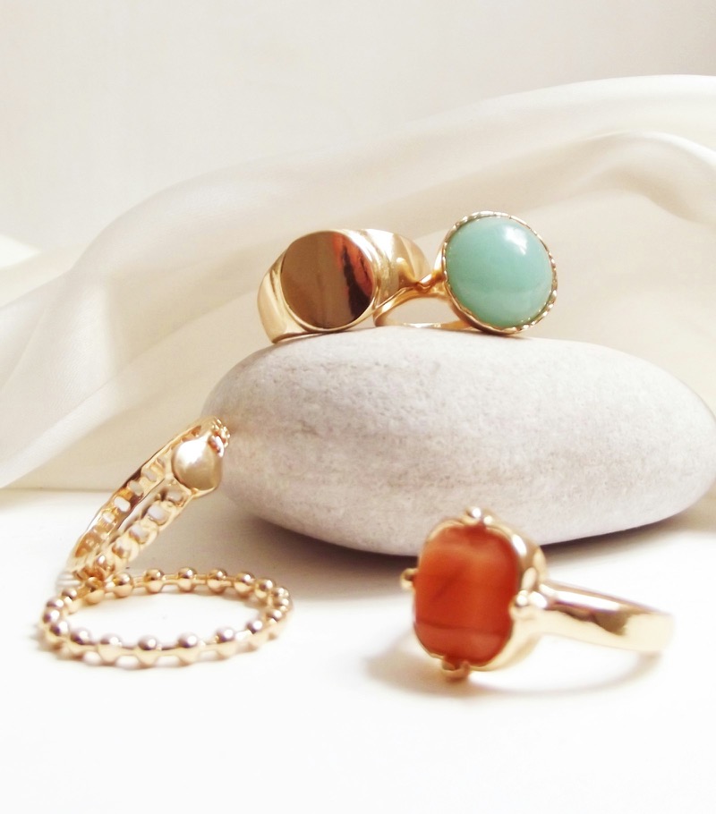 Gold rings with gemstones, jewelry we evaluate and buy for cash in Greensboro